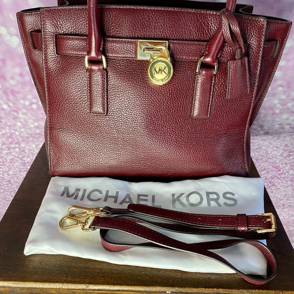 Michael Kors Handbags - 💃HP💃!Micheal Kors Hamilton, dust bag, shoulder strap never used, lock and key